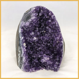 AME261 Amethyst Stand-up, Polished Edge