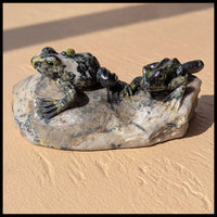 SFR103 Serpentine Frog Carving