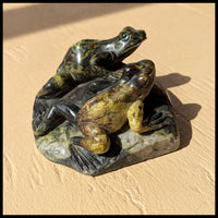 SFR105 Serpentine Frog Carving