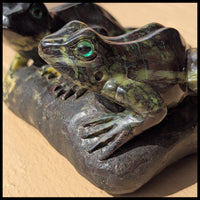 SFR106 Serpentine Frog Carving