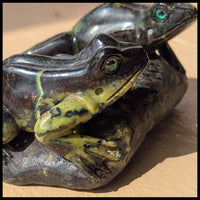 SFR106 Serpentine Frog Carving