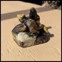 SFR107 Serpentine Frog Carving