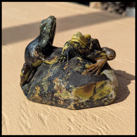 SFR107 Serpentine Frog Carving