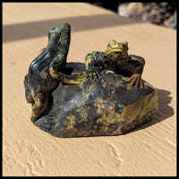 SFR107 Serpentine Frog Carving