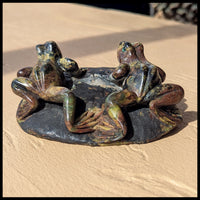 SFR109 Serpentine Frog Carving