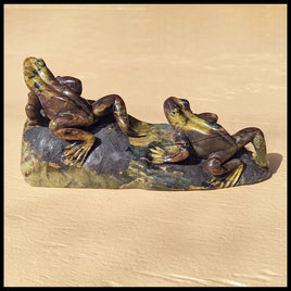 SFR113 Serpentine Frog Carving