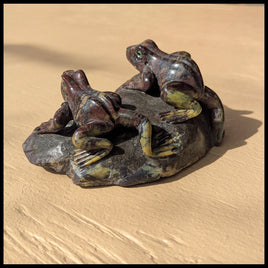 SFR114 Serpentine Frog Carving